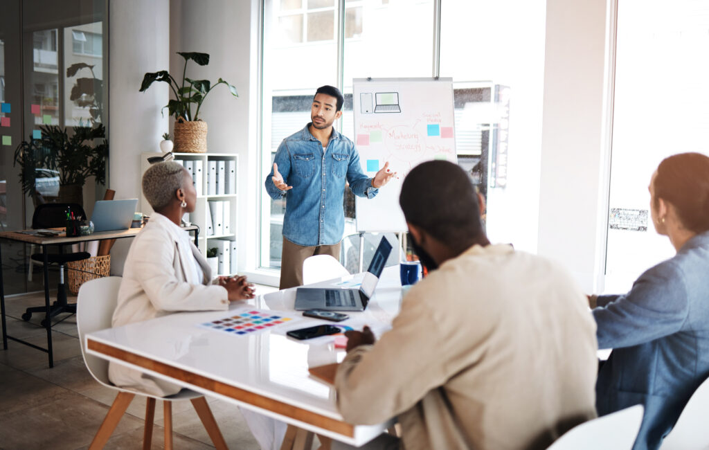 Image montrant les collaborateurs travaillant sur la fidélisation client